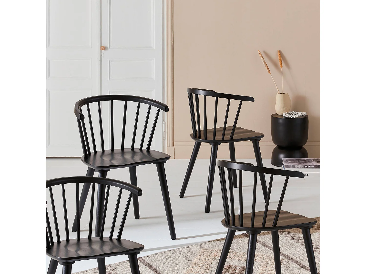 Set di 4 sedie in legno, nero