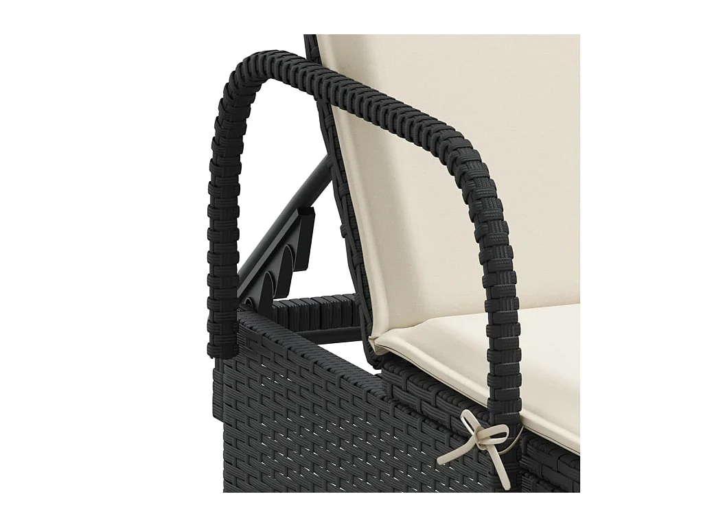 Ligbed met wielen en kussen poly rattan zwart
