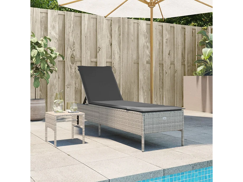 Sonnenliege mit Tisch und Auflage Hellgrau Poly Rattan