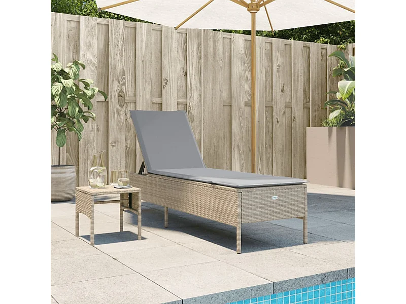 Lettino Prendisole con Tavolo e Cuscino Beige in Polyrattan