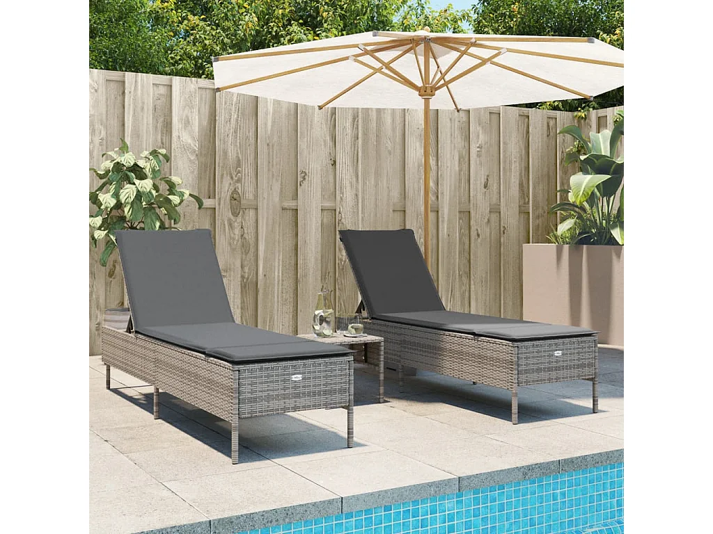 Sonnenliegen mit Auflagen 2 Stk. Grau Poly Rattan