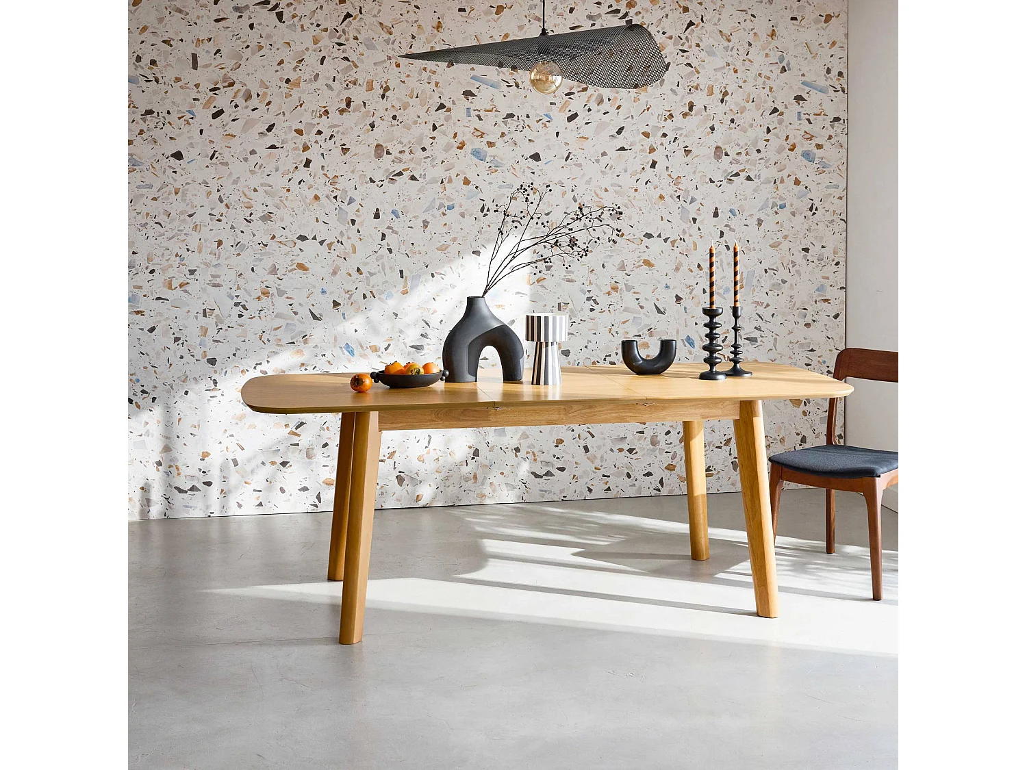Table à manger extensible rectangulaire 160 - 210cm. placage chêne. teinte naturelle. L 160/210 x P 90 x H 76cm