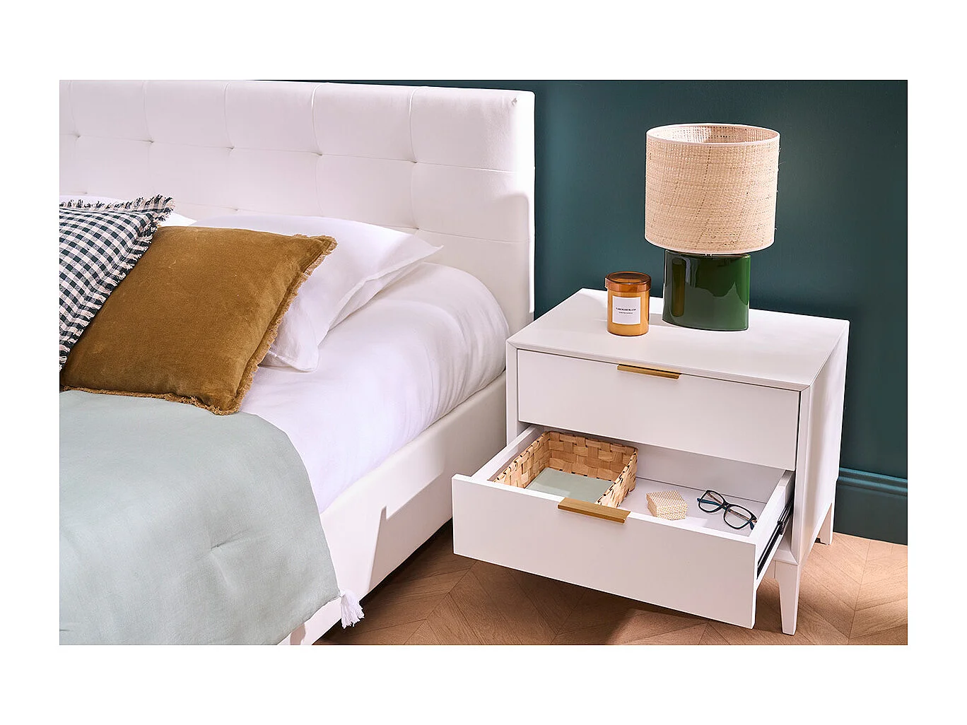 Table de chevet blanche mat et métal doré avec rangements GIANA