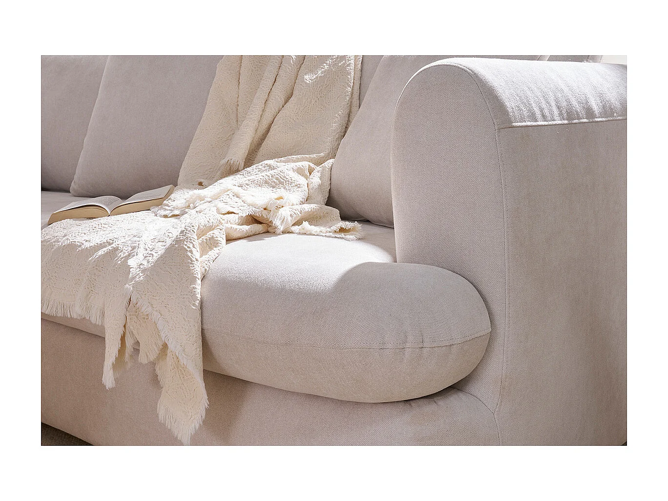 Divano sfoderabile design a fagiolo in tessuto effetto velluto beige chiaro SACHA