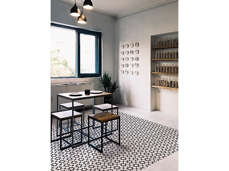 Boite de 24 Carreaux de ciment véritable 0,96m2 / Carreaux de ciment artisanaux pour sol et mur coloris noir / blanc - l.20 x L.20 cm