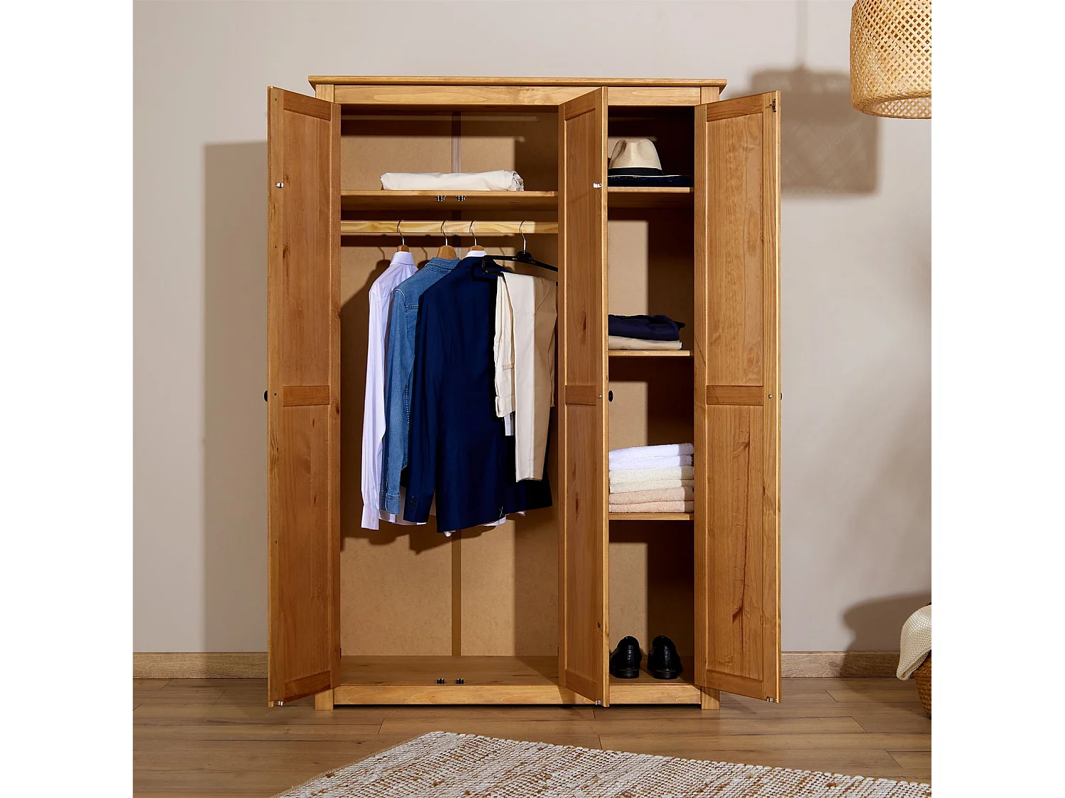 Armoire en bois CANCUN 3 portes tringle à vêtements et étagères 118 x 175 x 50 cm couleur bois naturel – pin massif