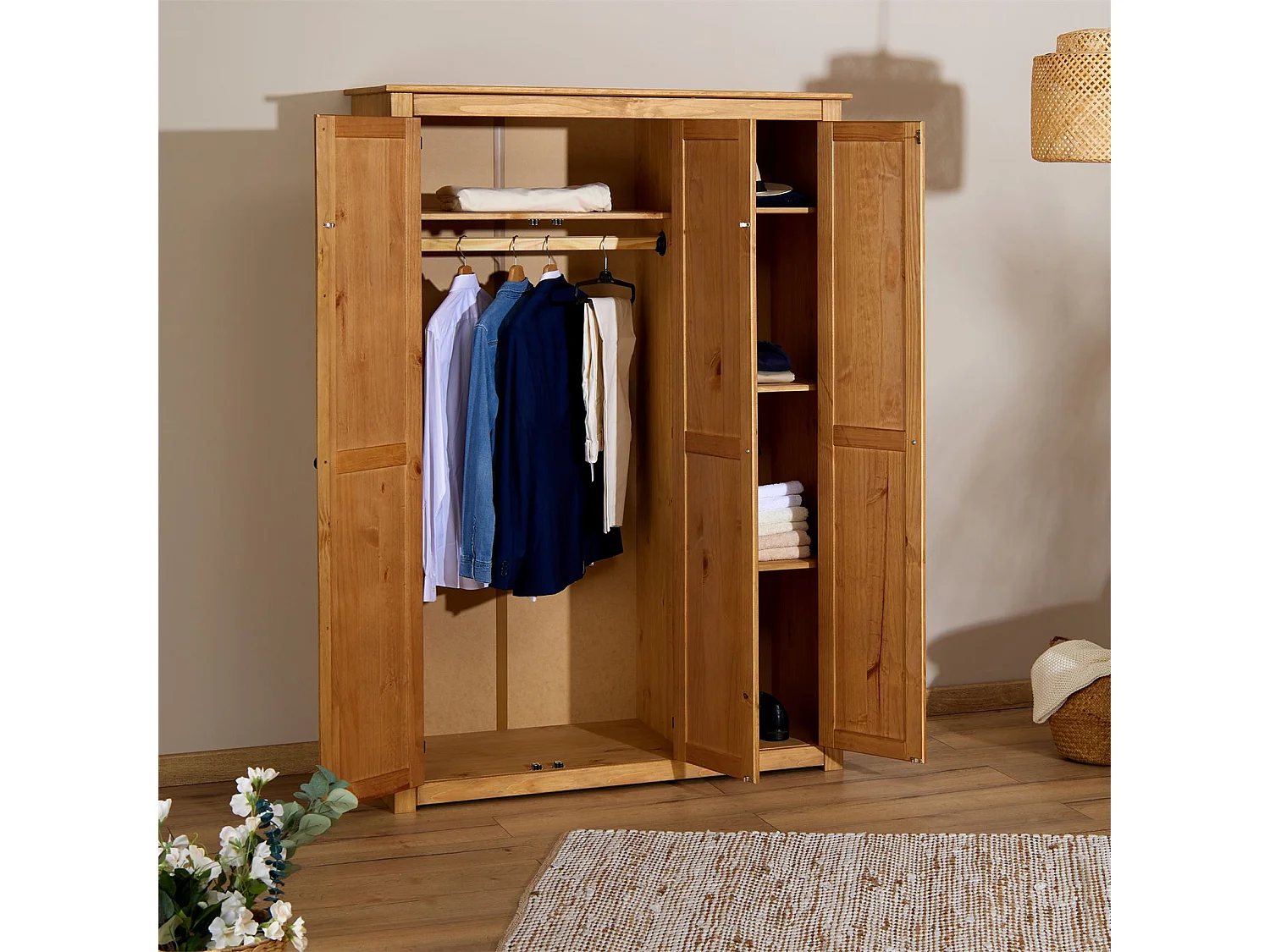 Armoire en bois CANCUN 3 portes tringle à vêtements et étagères 118 x 175 x 50 cm couleur bois naturel – pin massif