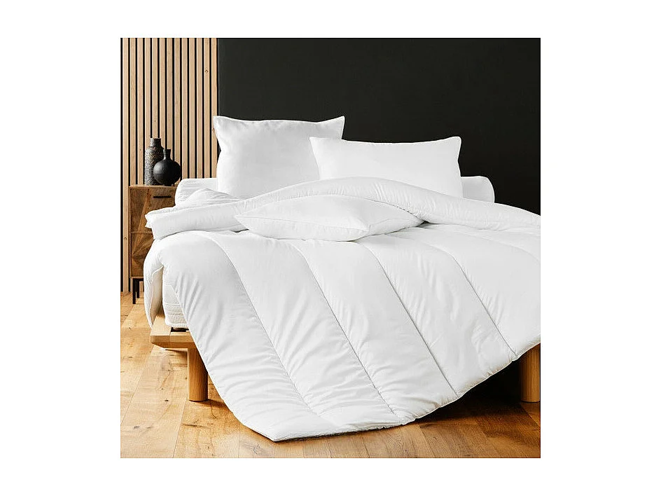 Couette Mi-Saison/Medium 240x260 cm en polyester 300 GR/m²-coloris blanc