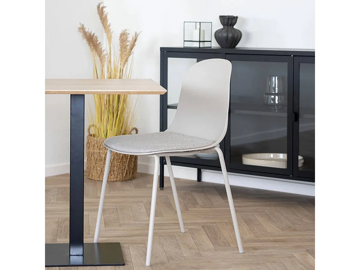 LENA - Lot de 2 Chaises Coque Polyester et Pieds Métal Gris Assise Mousse et Tissu