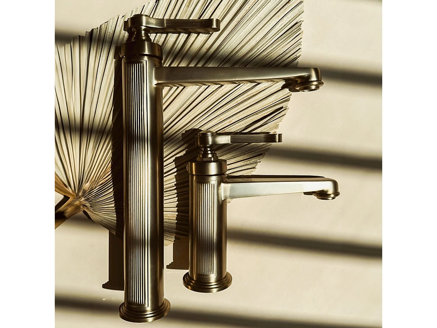 Orbit Misturadora De Lavatório Rea Monaco Low Brush Gold