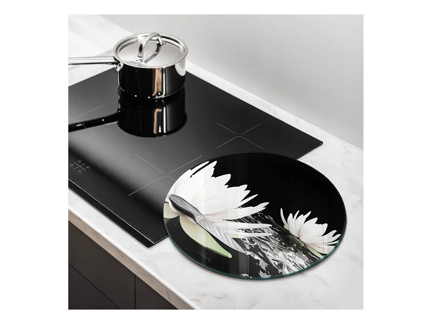 Tabla de cocina redonda de cristal, 40 cm Lirios blancos en el agua