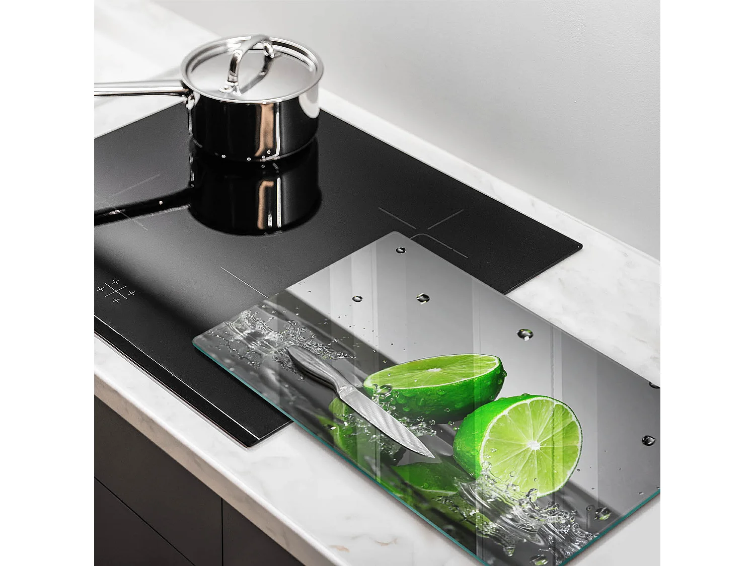 Planche de cuisine rectangulaire en verre, 52x30 cm Citrons verts juteux et eau