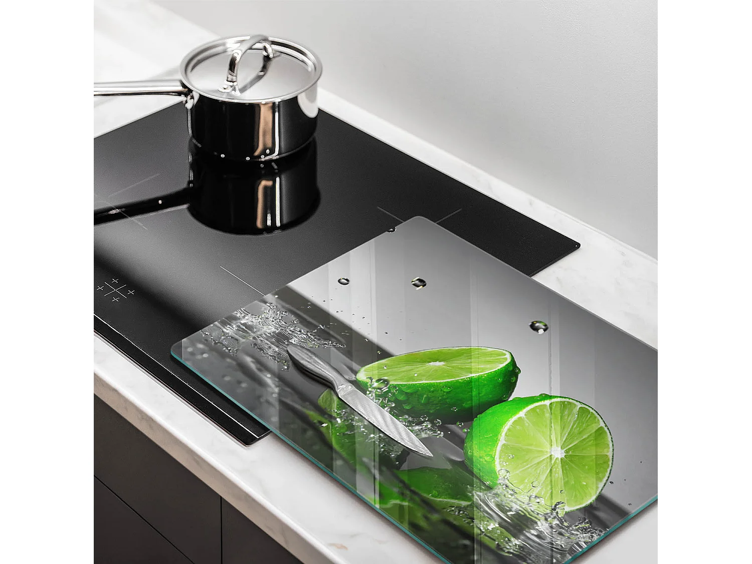 Planche de cuisine rectangulaire en verre, 52x40 cm Citrons verts juteux et eau