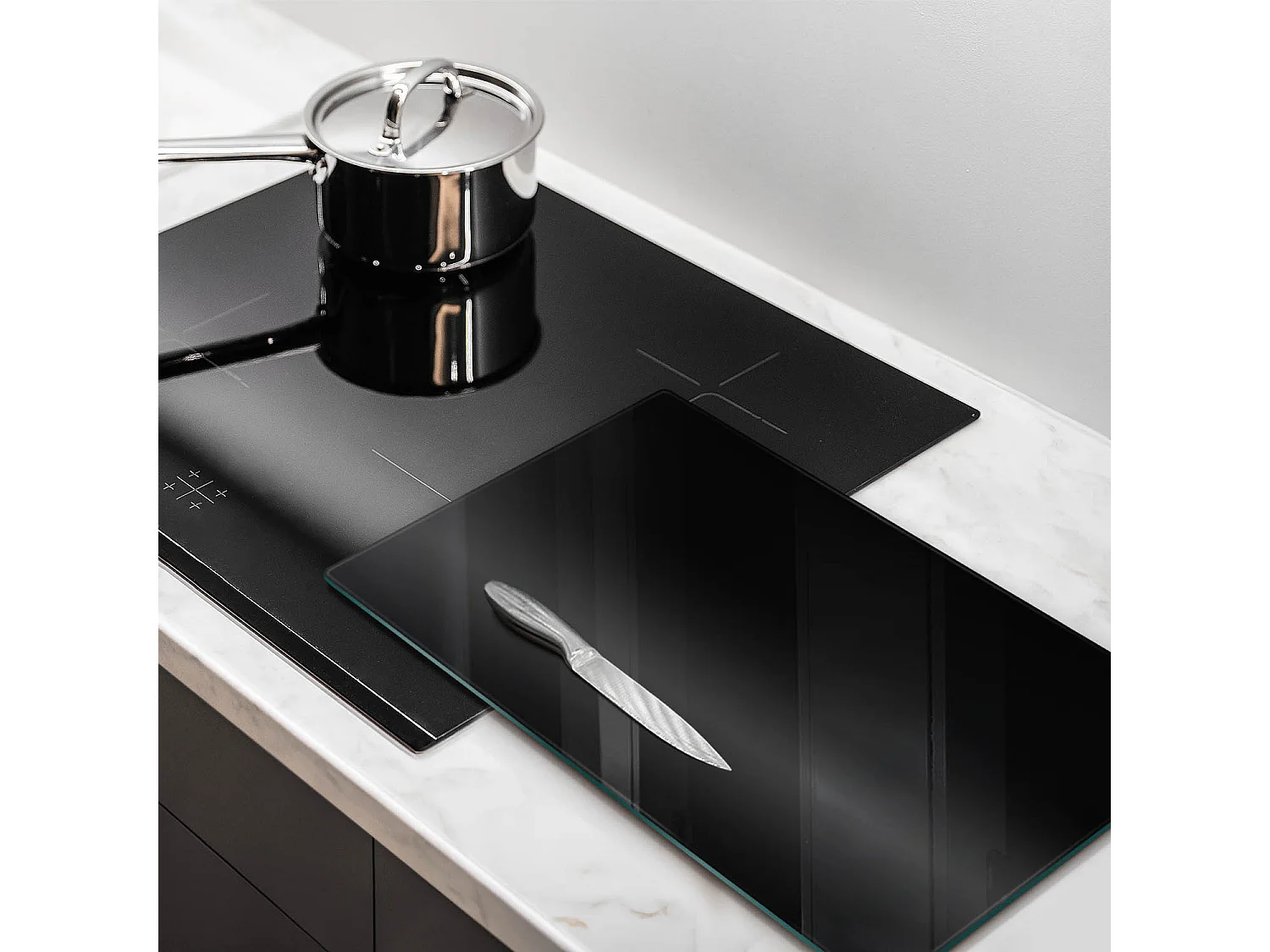 Rechteckiges Küchenbrett aus Glas, 30x52 cm. Schwarze Farbe.