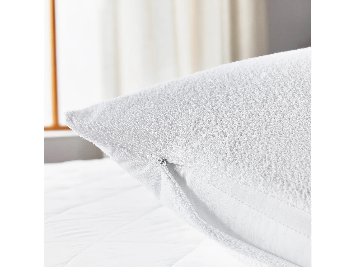 Taie d’oreiller imperméable 135 x 40 cm en coton bouclette, Pikolin Home