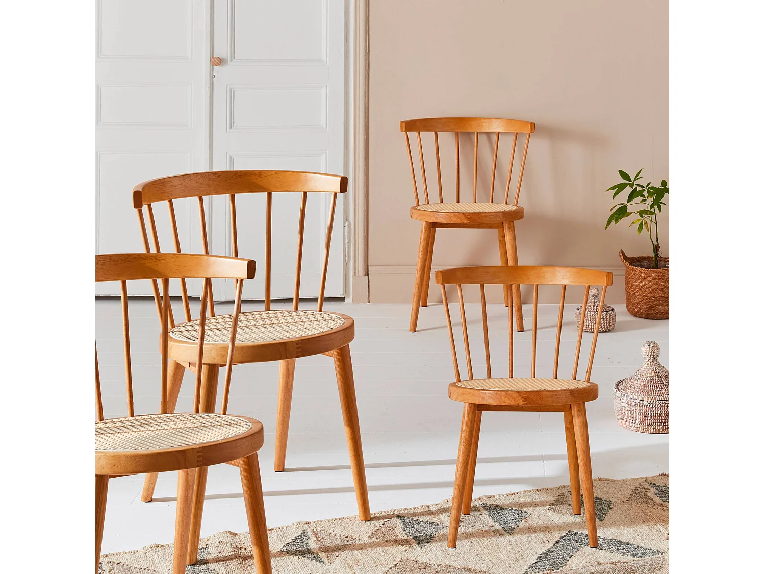 Lot de 4 chaises naturelles en bois et cannage. Nora. L 53 x P 53.5 x H 76cm