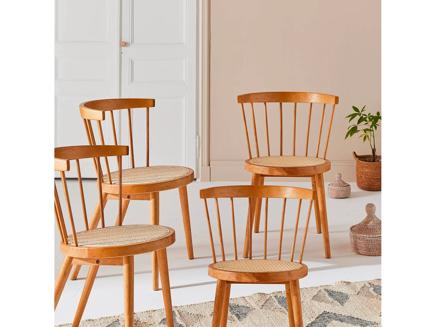 Lot de 4 chaises naturelles en bois et cannage. Nora. L 53 x P 53.5 x H 76cm