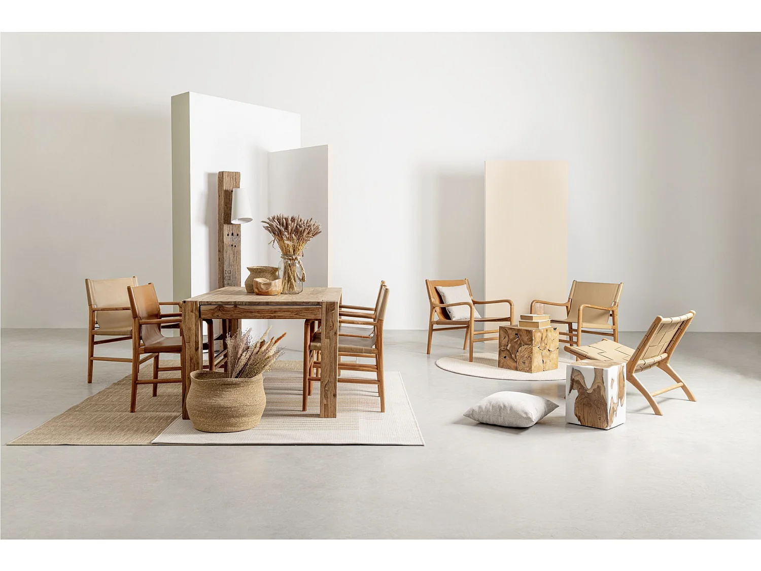 Lot de 2 chaises en bois de Teck et cuir Karole – Modernité et durabilité-Couleur Marron