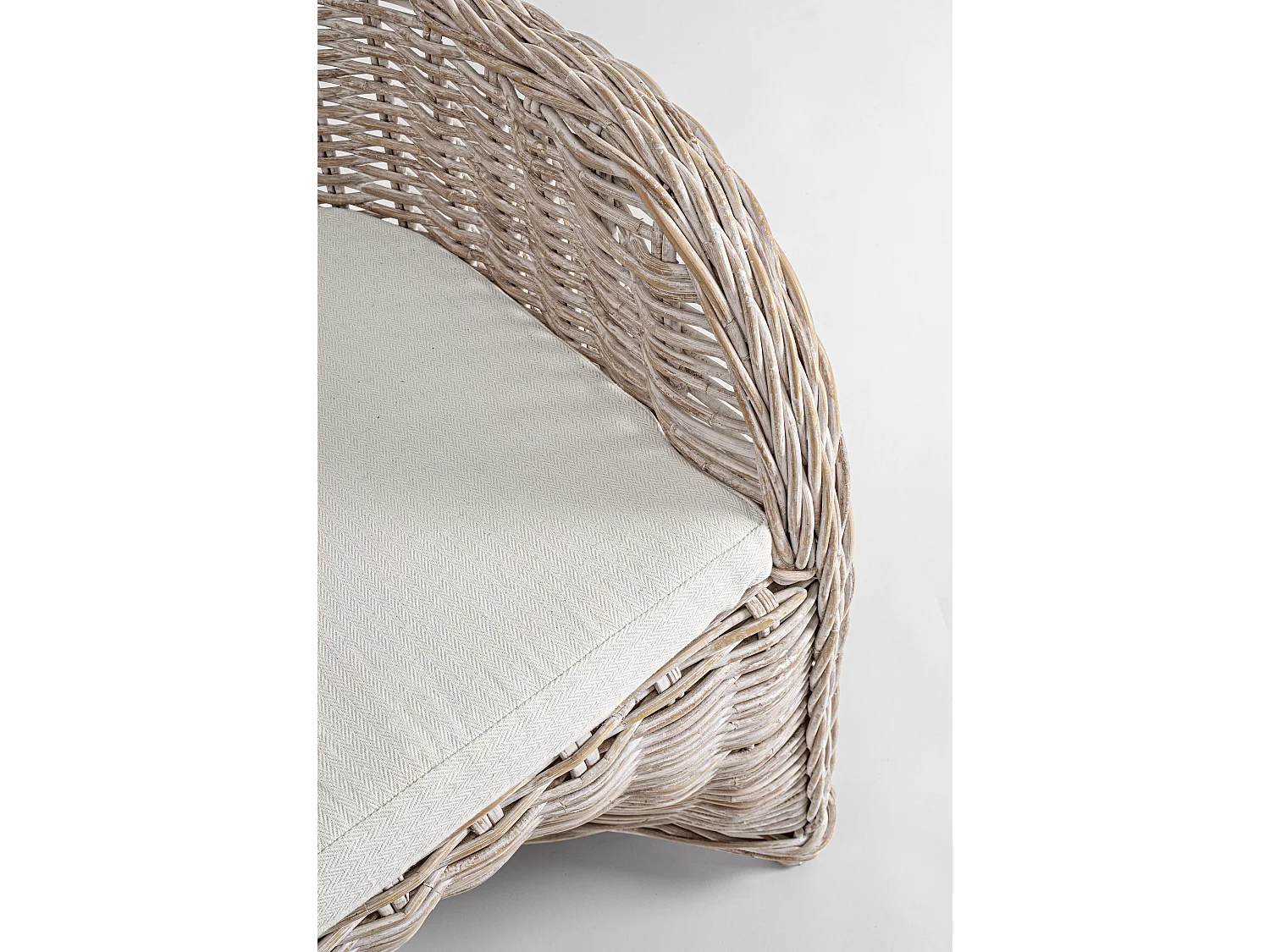 Fauteuil de jardin en rotin blanc avec coussin Marty