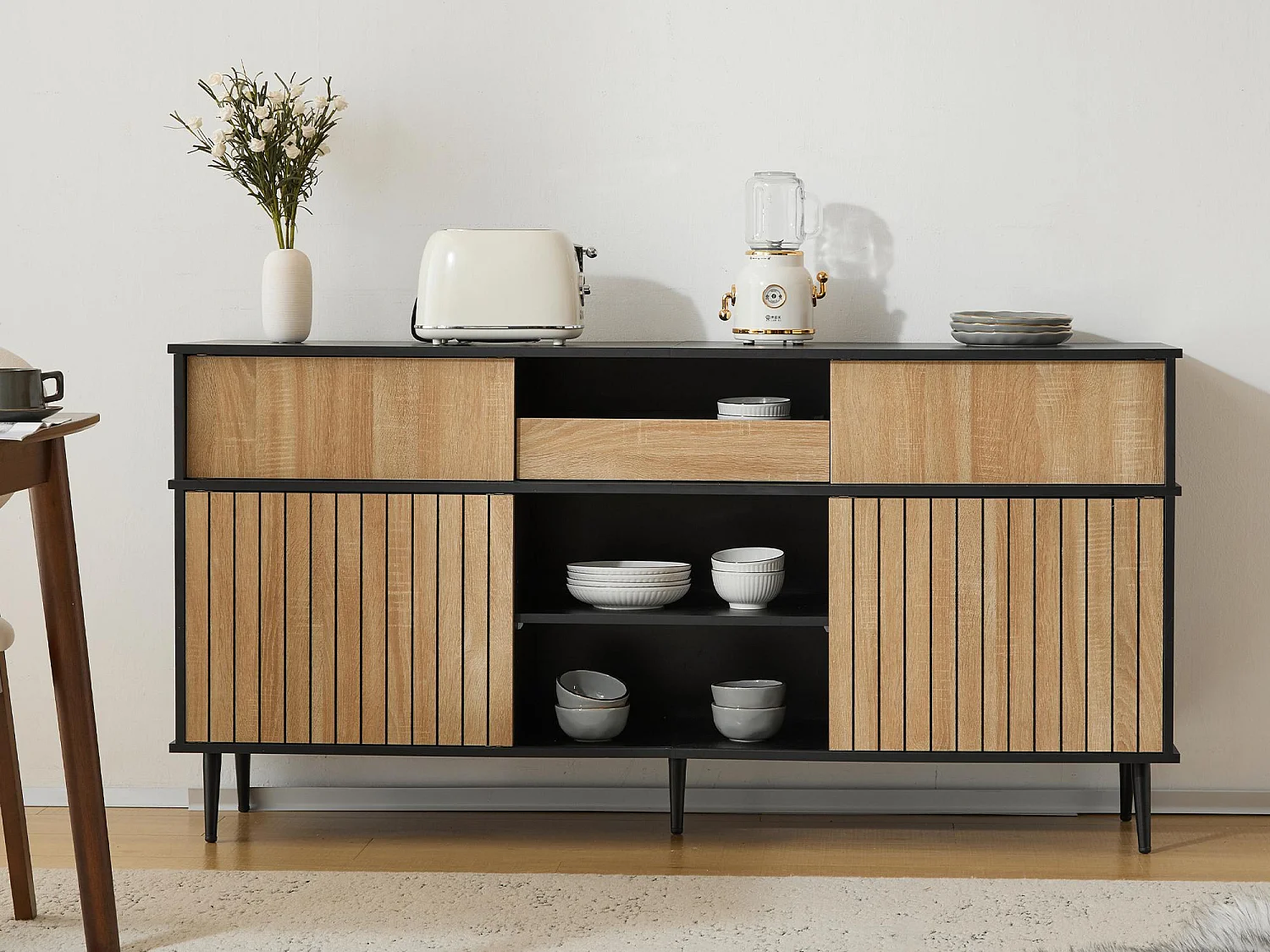 Modernes Sideboard – 4 Schiebetüren und 1 Schublade – mit verstellbaren Einlegeböden – Natur & Schwarz