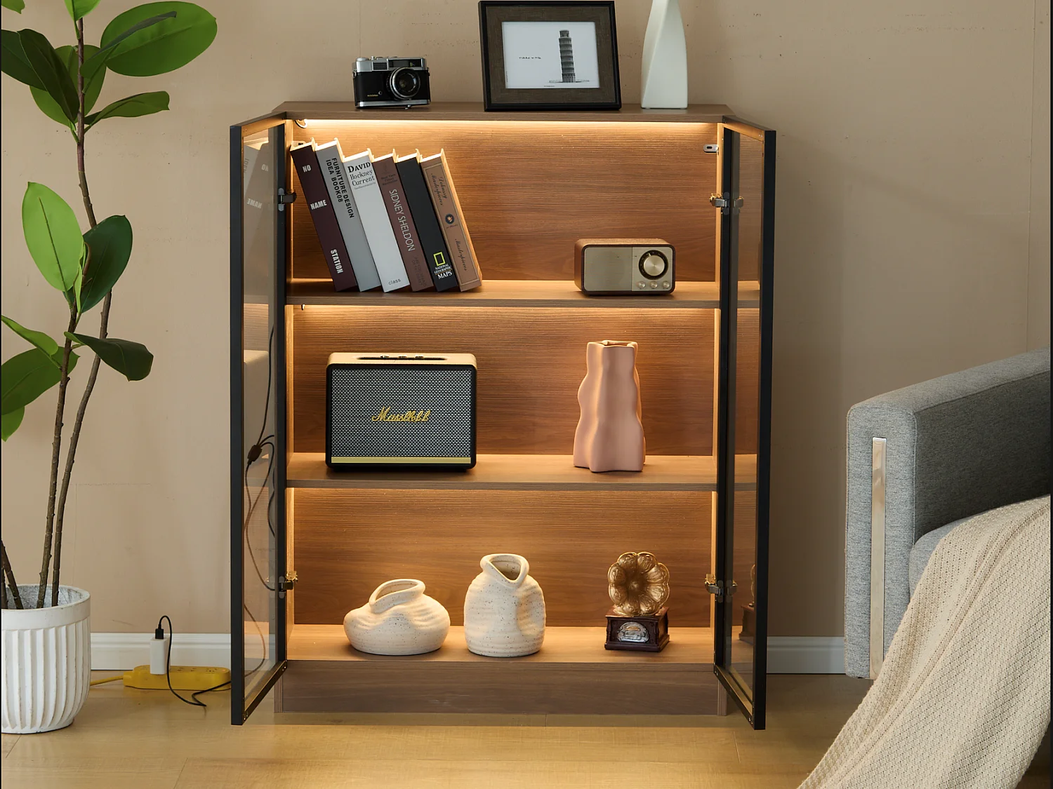 Glasvitrine mit 3 Regalen – LED – Braun