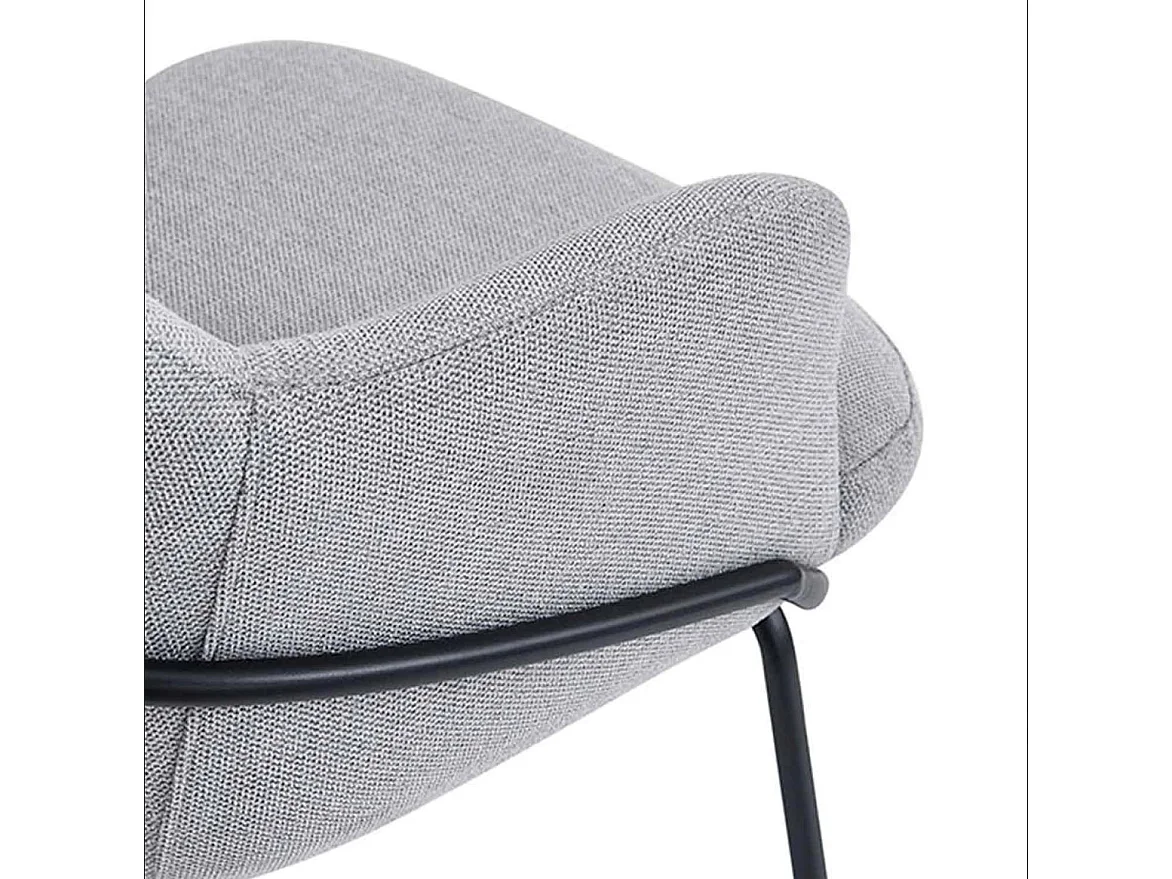 Chaise en tissu avec pieds métal noir Abigail – Design ergonomique et confortable-Couleur Gris clair