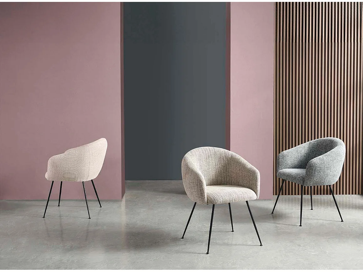 Chaise en tissu avec pieds métal noir Youga – Design galbé et confort éxceptionnel-Couleur Marron clair