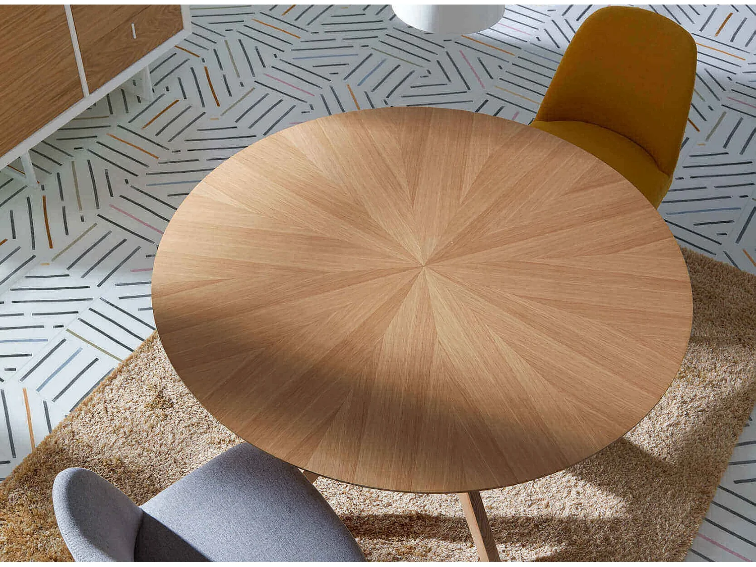 Table à manger ronde Kamila en chêne ou noyer – Harmonie de charme et style naturel-Couleur Marron-Diamètre 100 cm