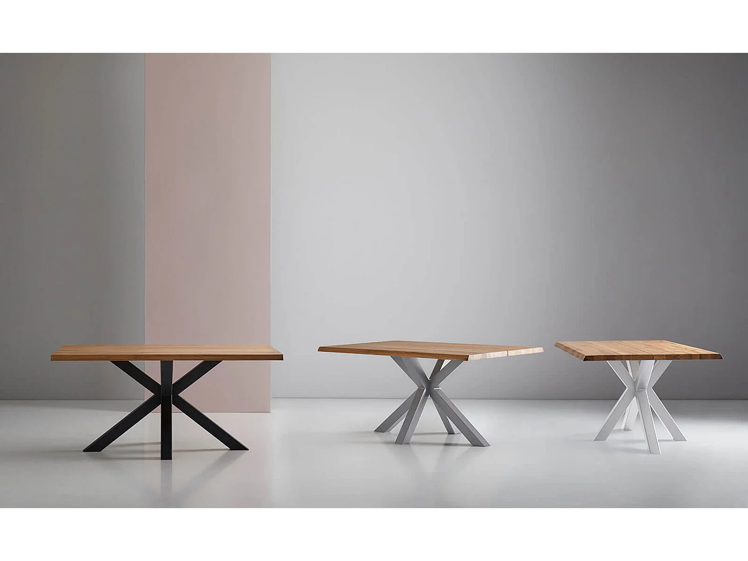 Table à Manger industrielle Kunia – Chêne clair et pieds en métal noir-Couleur Naturel/Noir-Largeur 140 cm