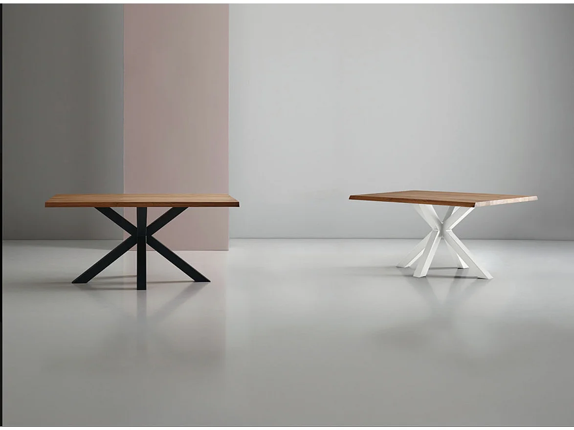 Table à manger industrielle Lany – Chêne massif et pieds métalliques-Couleur Naturel/Noir-Largeur 160 cm