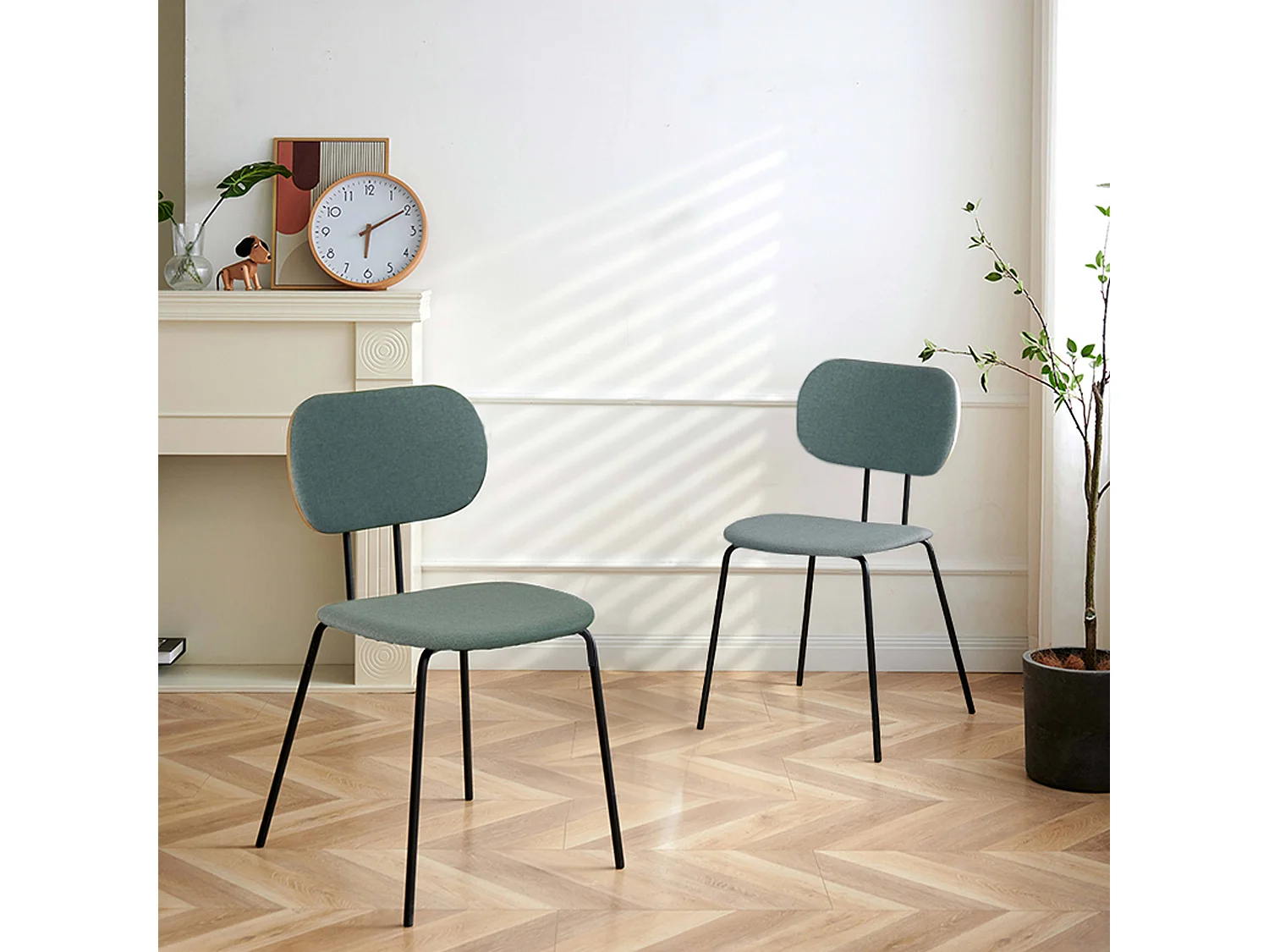 Set van 2 designstoelen in staal en donkergroen hout