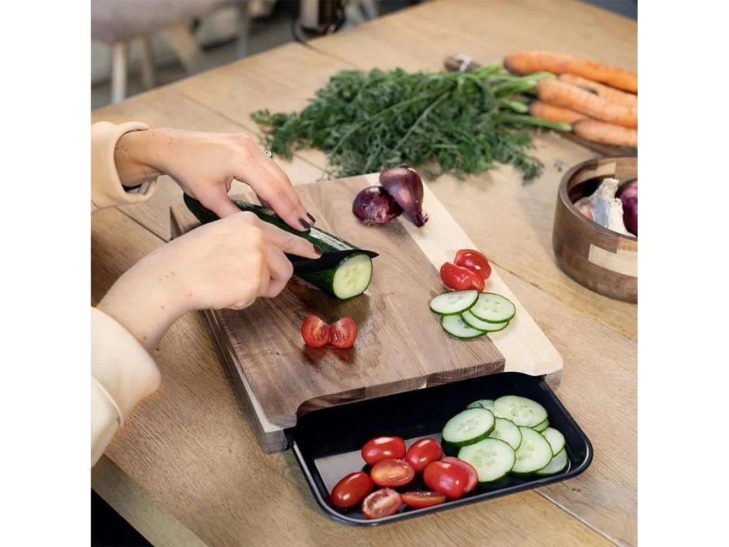 Tabla de cortar de madera de acacia FSC - 36,5 x 27,5 cm - Bandeja de goteo extraíble