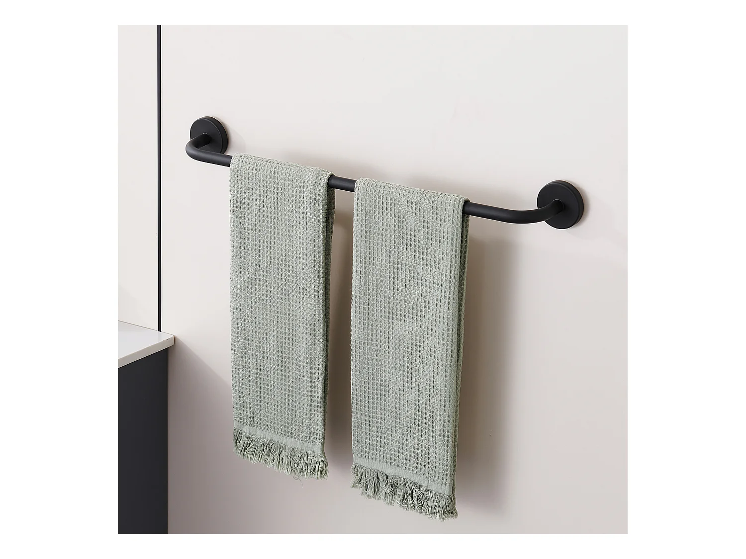 Schwarzes Hydromassage-Duschsäulenpaneel, Edelstahl mit 6 großen Massagedüsen, LCD-Bildschirm + Badezimmer-Handtuchhalter, selbstklebend/bohrend, 60 cm