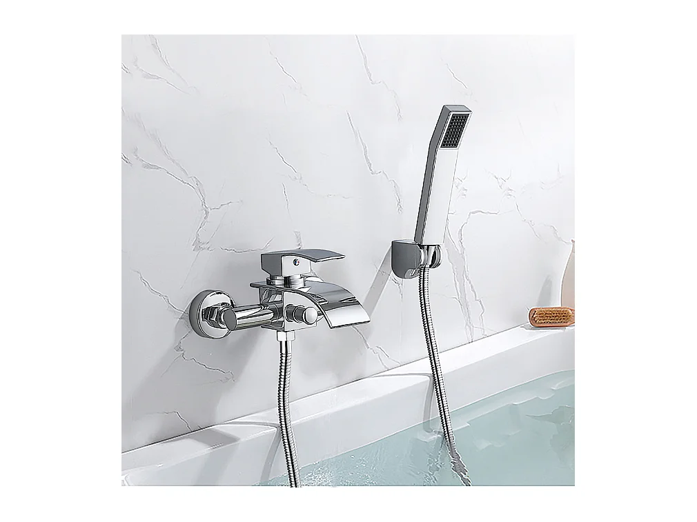 Miscelatore da bagno CascaDi con doccia a mano e tubo flessibile per doccia Rubinetto per doccia Rubinetto a parete Rubinetto bagno in ottone cromato