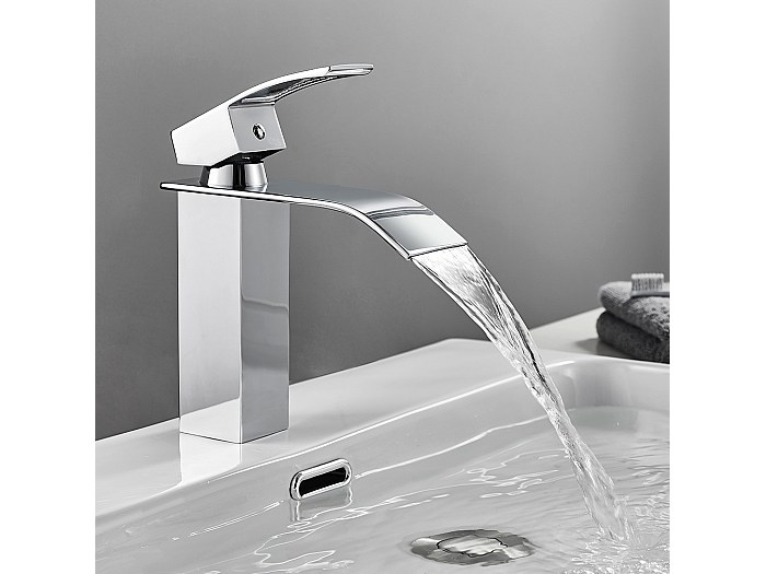 Rubinetto Da Bagno Design Moderno A Cascata Miscelatore Monocomando Cromato TrAdE Shop Traesio