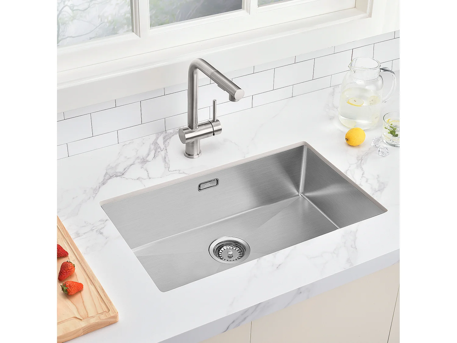 1 Becken Küchenspüle 70*44*19CM, Einbau/Blumen/Unterbau, mit Siphon/Überlauf, Gebürsteter + Drehbarer Ausziehbarer Küchenarmatur aus Edelstahl