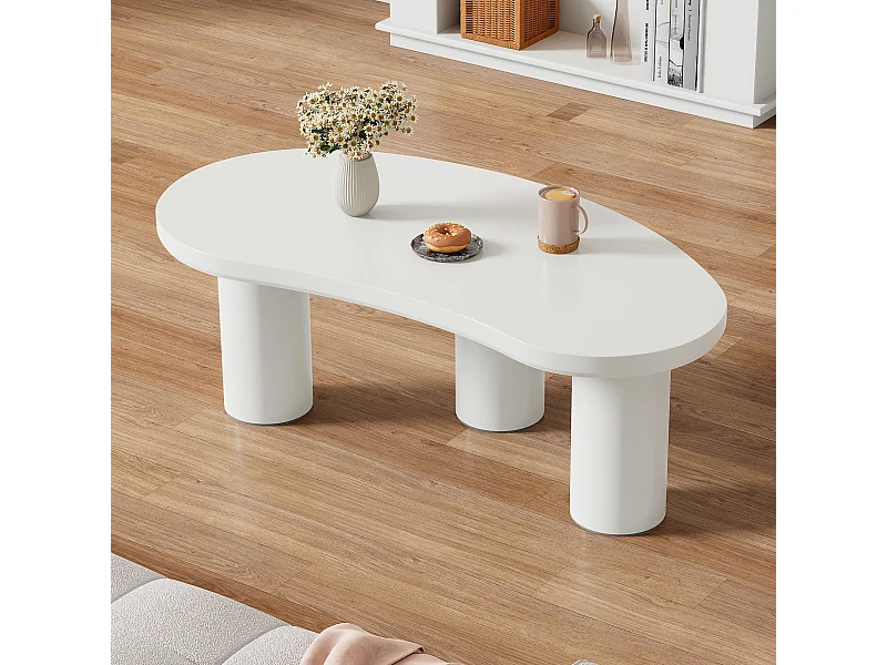 Unregelmäßiger Couchtisch mit Filzbasis – 107 x 57 x 40,5 cm – MDF-Platte und PVC-Beine – Weiß