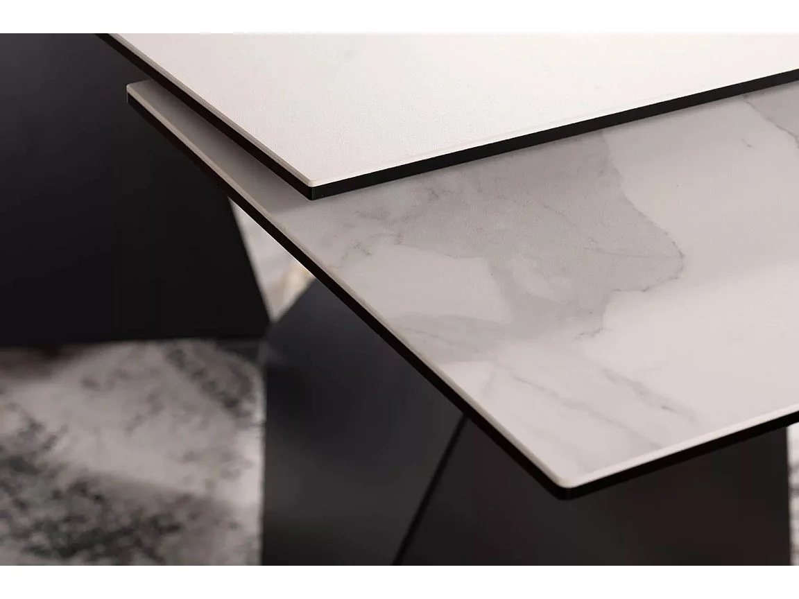 Tavolo allungabile di design con piano in ceramica bianca effetto marmo