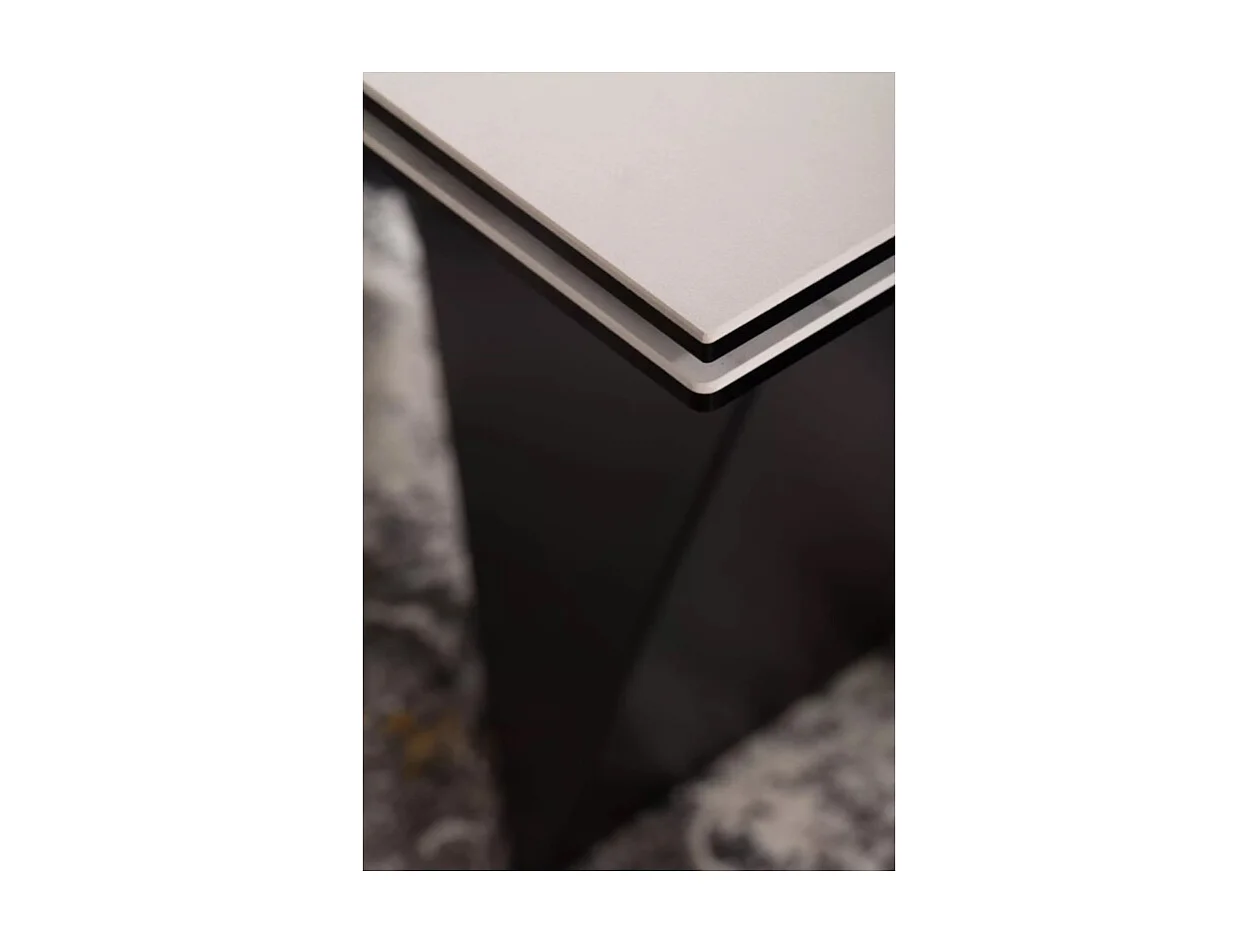 Tavolo allungabile di design con piano in ceramica bianca effetto marmo