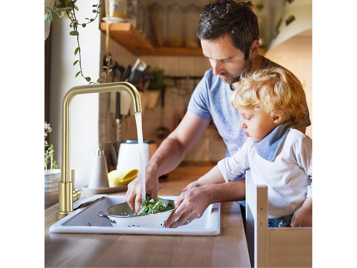 Lonheo Max Mitigeur Cuisine,Robinet Evier Flexible Rotatif 360°, Mitigeur Cuisine Inoxydable avec Aérateur Démontable,Doré Brossé,7-Forme,EU Modèle