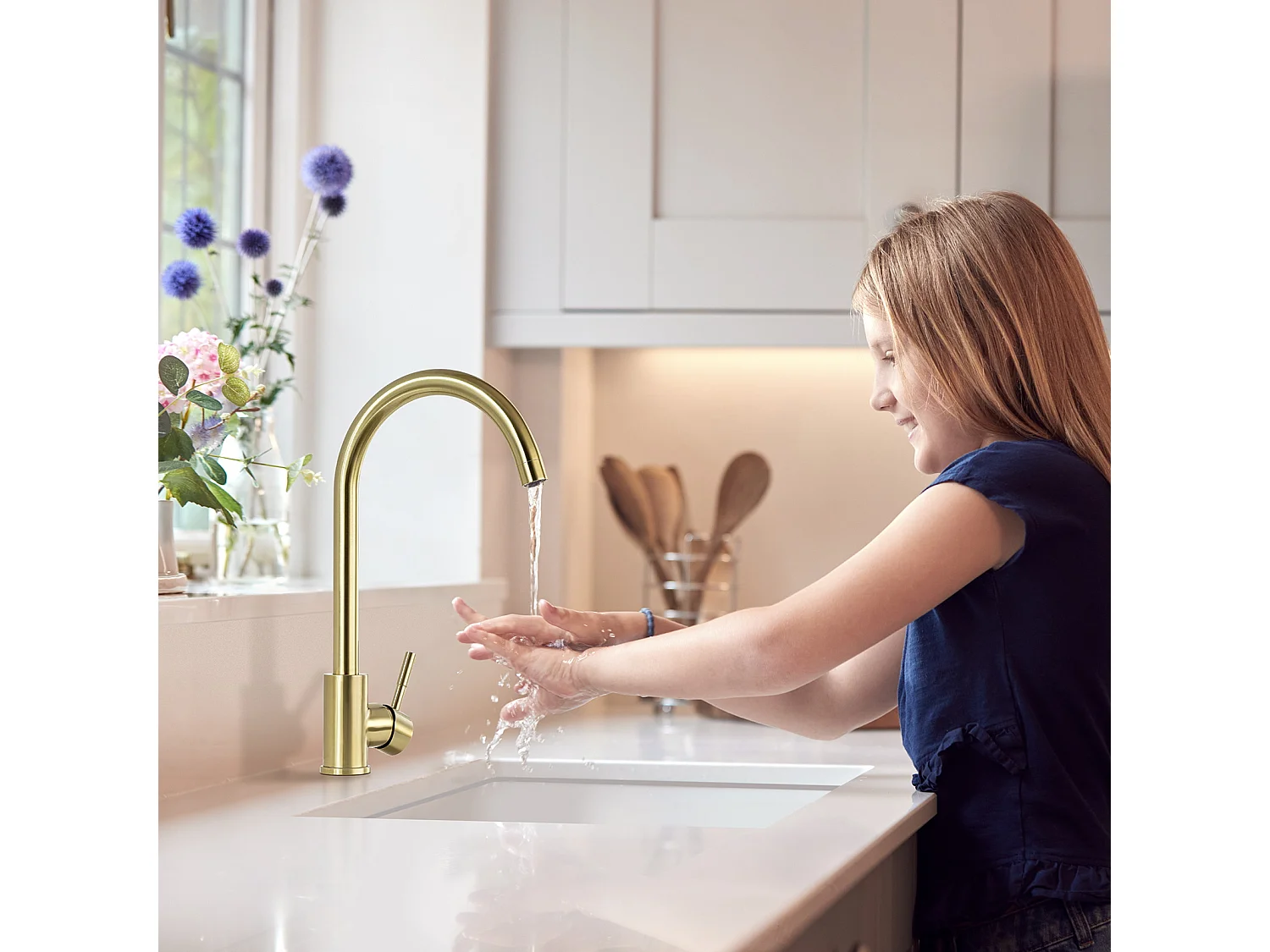 Küchenmischbatterie, gebürstetes Gold, 360° drehbarer Spültischhahn, Küchenarmatur aus Edelstahl mit abnehmbarem Luftsprudler, Kalt-/Warmwasser, U-Form