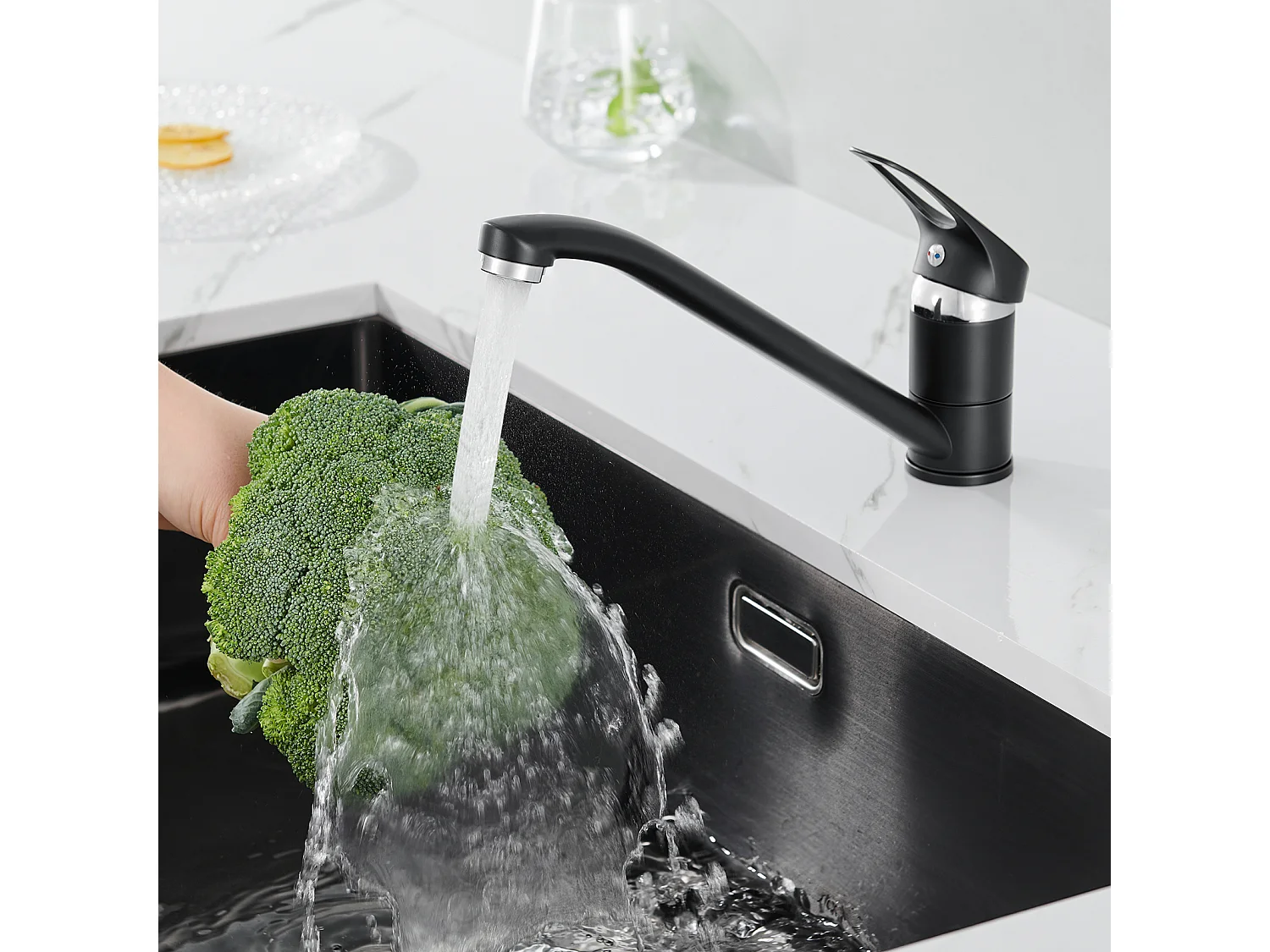 2PCS Mitigeur d'Evier,Robinet Cuisine Orientable à 360°, Les Conduites d'eau Chaude et Froide et Les Accessoires Sont Complets,en Laiton,Noir