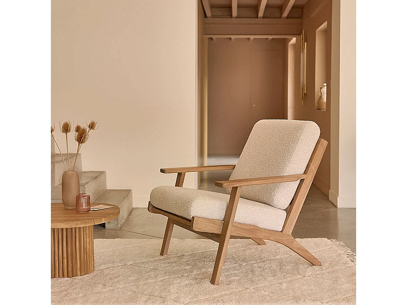 Sillón de madera de teca maciza y asiento de tela de rizo