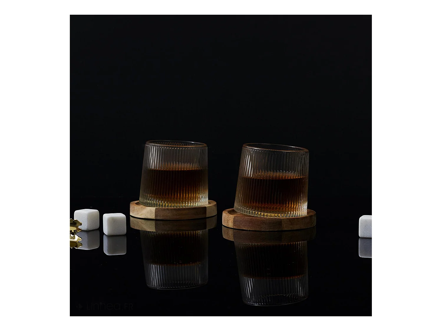 Lot de 2 verres à whisky collection CASK et leur support en acacia
