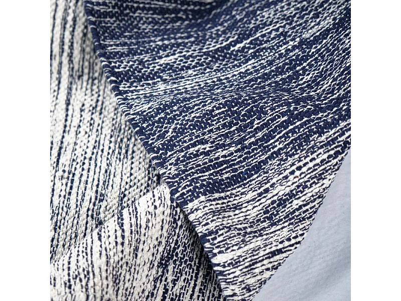 Tapis 140 x 200 cm coton brodé avec dégradé de bleu vieilli – SAPHIR