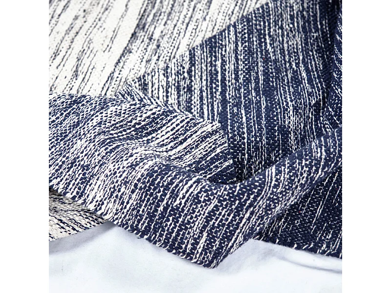 Tapis 120 x 180 cm coton brodé avec dégradé de bleu vieilli – SAPHIR