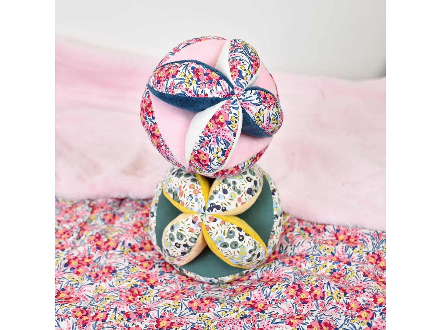 Balle sensorielle 15 cm polyester BOH'AIME faon rose multicolore