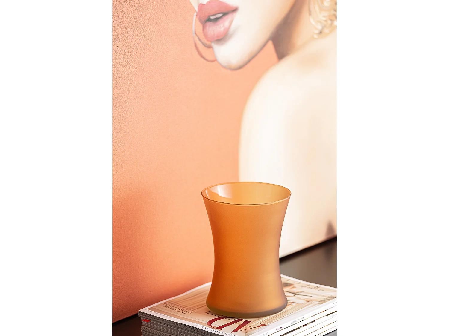 Jarrón de vidrio en color naranja de 14x14x18cm