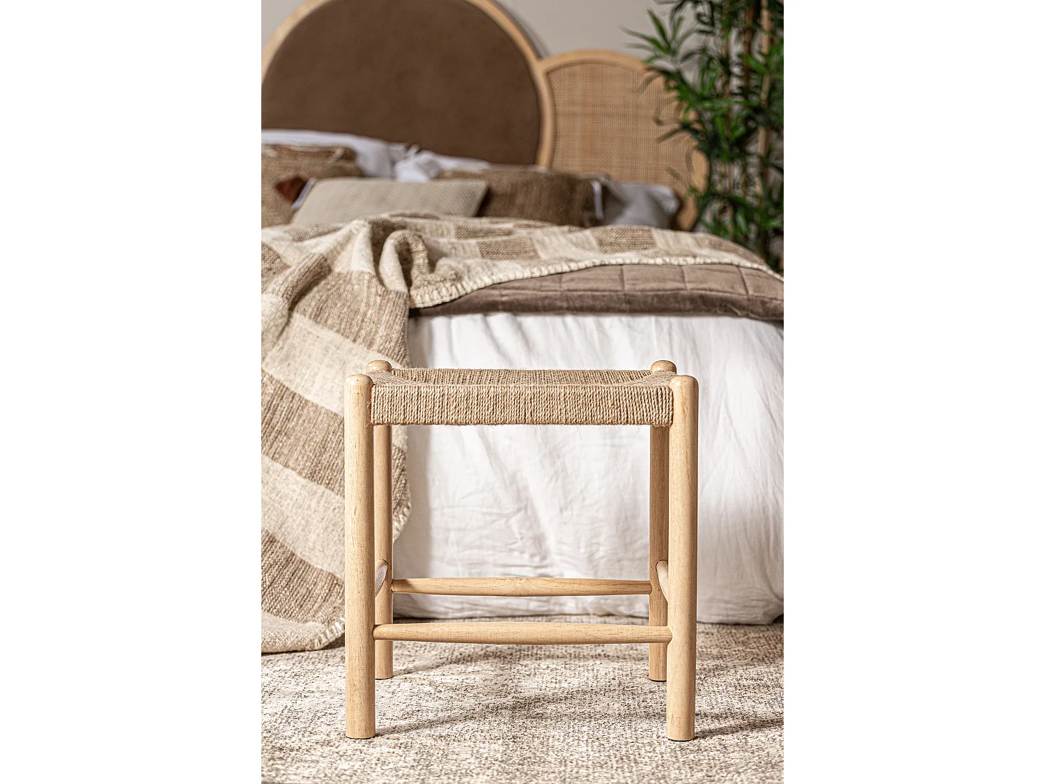 Taburete de madera de caucho en color marrón de 41x35x43cm