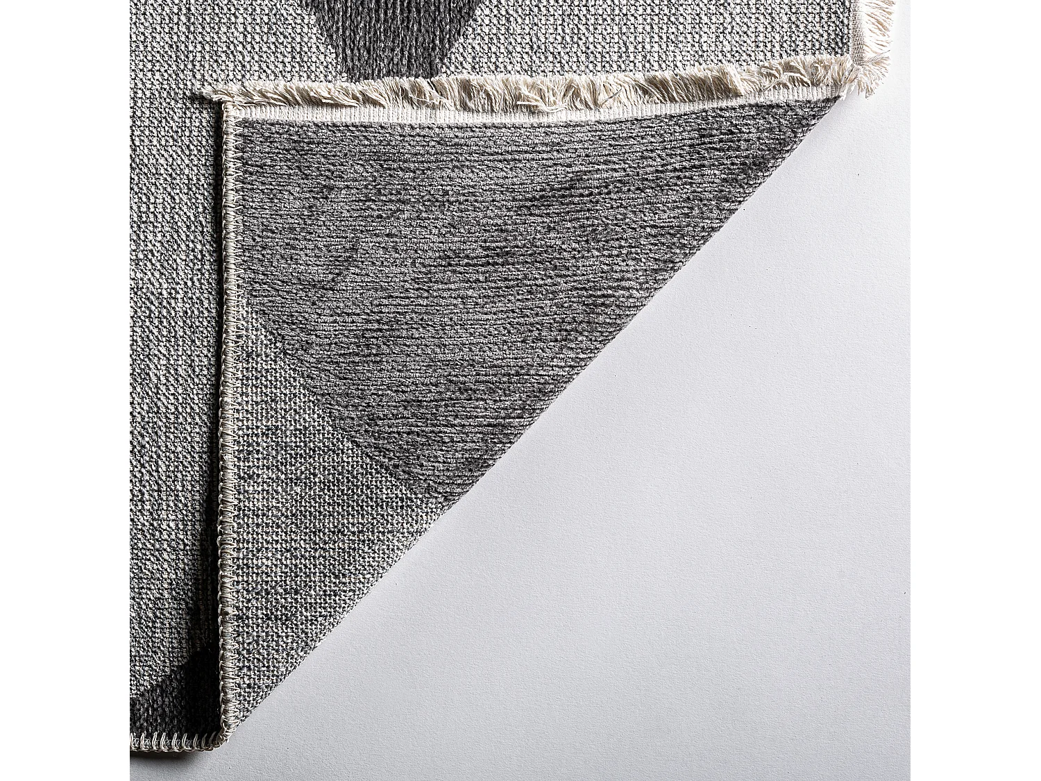 Alfombra de poliéster en color gris de 230x160x1cm